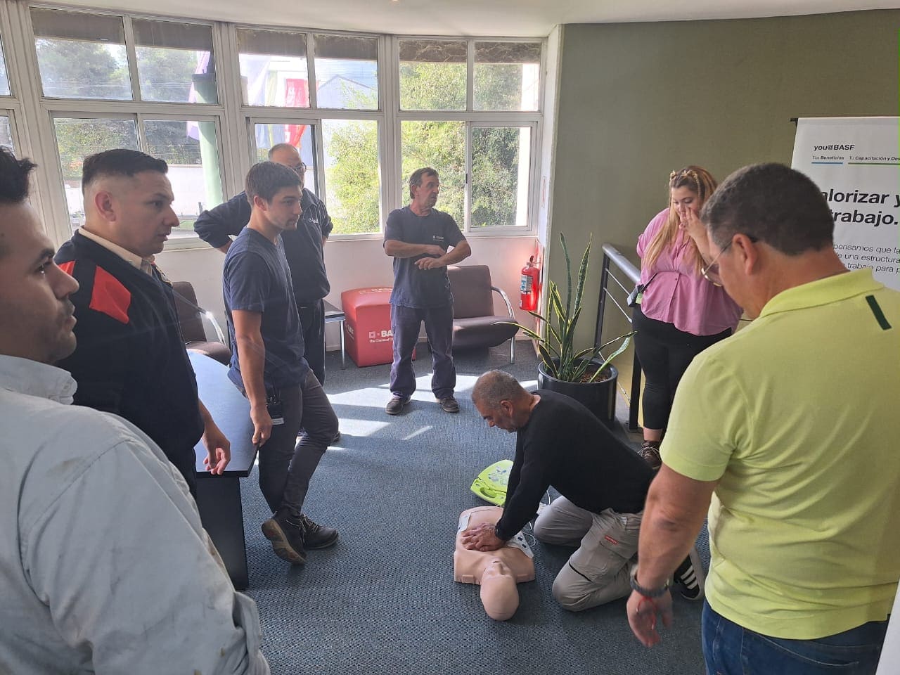 Capacitación de RCP y control de hemorragias TECC